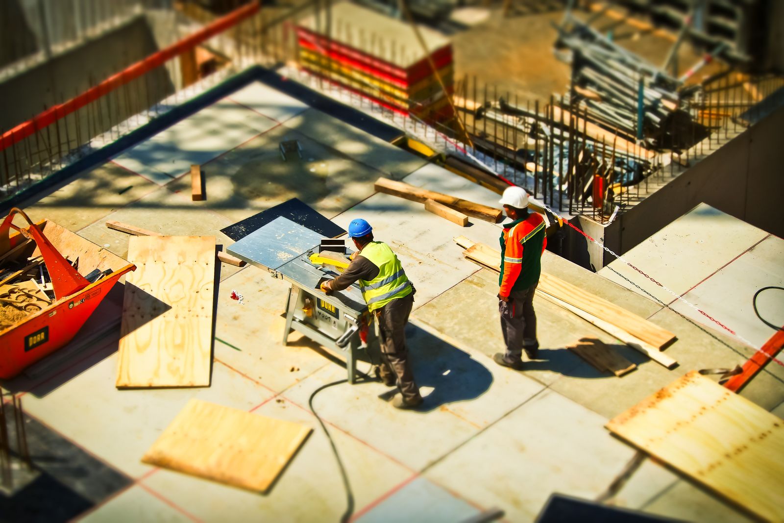 Equipa a executar trabalhos de construção